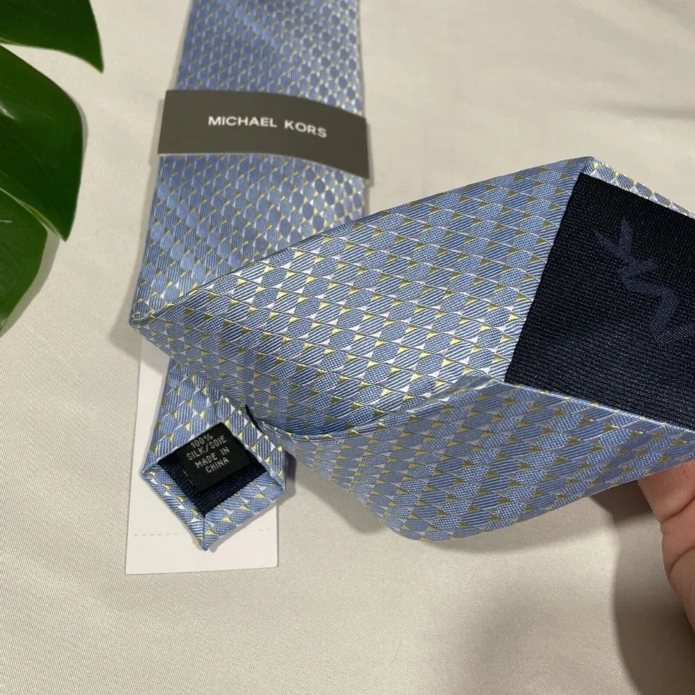 NWT $70 Michael Kors [Mens Tie‎ ] Mirrored Circles Tie in Light Blue Yellow